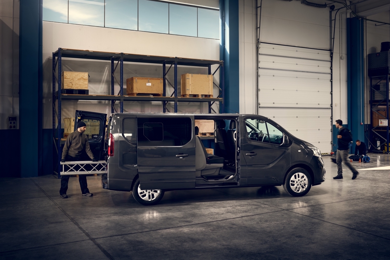 Van News | Renault Ireland offers Trafic for €100 a week | CompleteVan.ie